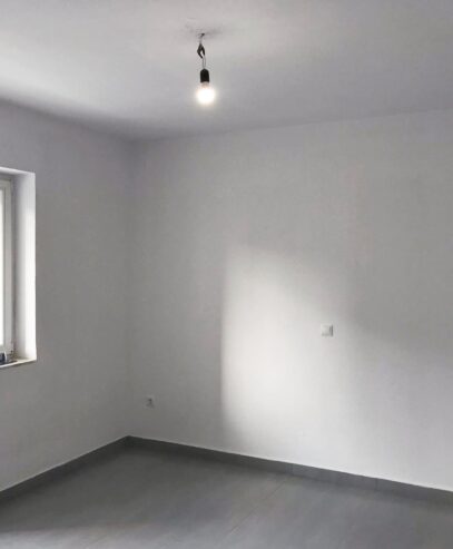 🏡 Jepet Apartament 2+1 (bosh) me Qera te Shkolla e Baletit, Tiranë