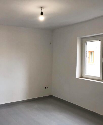 🏡 Jepet Apartament 2+1 (bosh) me Qera te Shkolla e Baletit, Tiranë