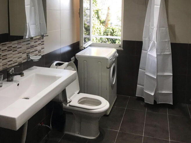 🏠 Jepet Apartament 2+1 me Qera mbi Farmacinë 10, Tiranë