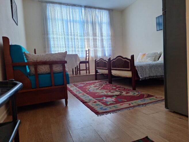 🏡 Ndarje qeraje me një vajzë te Pazari i Ri, Tiranë