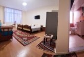 🏡 Ndarje qeraje me një vajzë te Pazari i Ri, Tiranë