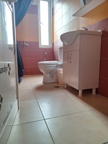 🏡 Ndarje qeraje me një vajzë te Pazari i Ri, Tiranë