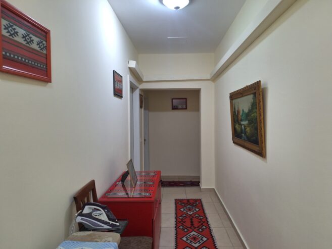 🏡 Ndarje qeraje me një vajzë te Pazari i Ri, Tiranë