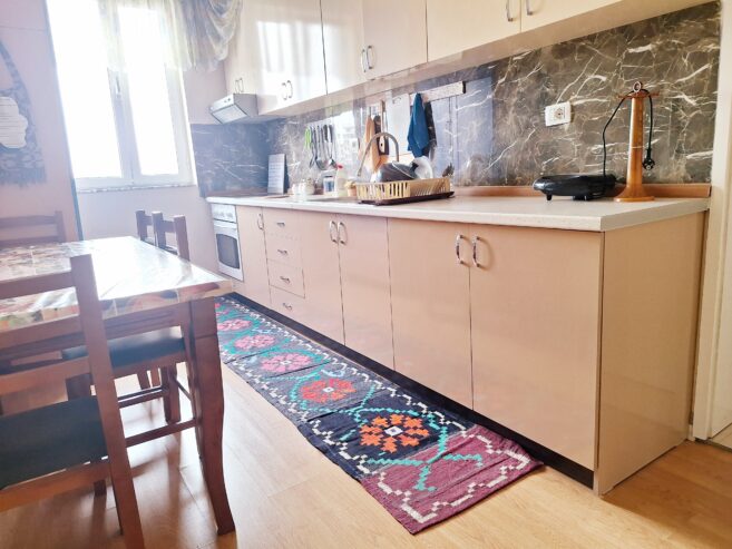 🏡 Ndarje qeraje me një vajzë te Pazari i Ri, Tiranë