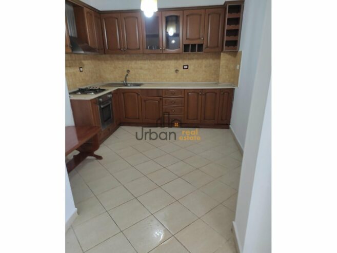 Shitet, Apartament 1+1, Pranë Shkollës Bajram Curri, Tiranë – 95.000€ | 62 m²