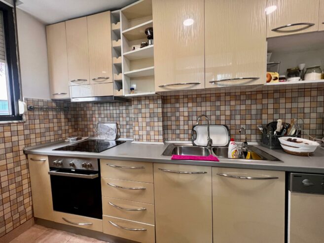 Shitet, Apartament 2+1+aneks, ”Ish Blloku” Tiranë.