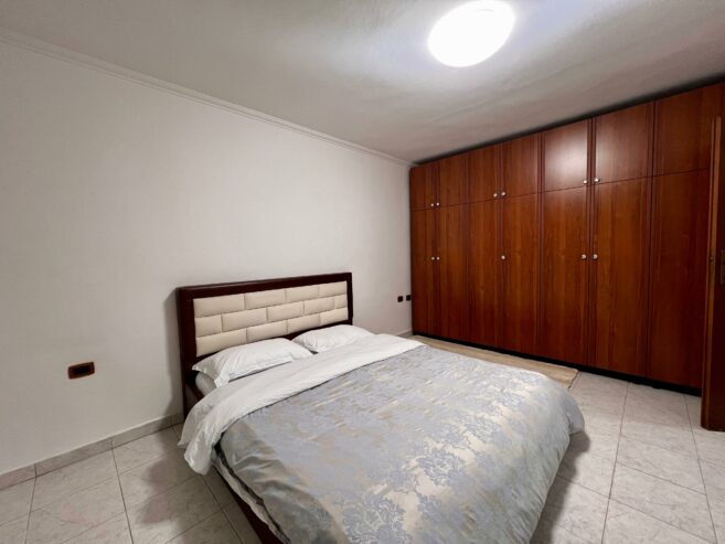 Shitet, Apartament 2+1+aneks, ”Ish Blloku” Tiranë.