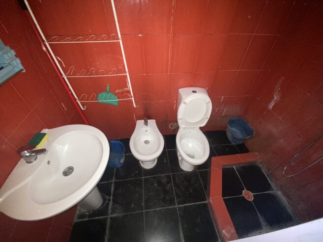 🏡 Jepet Apartament 1+1 me qera mbi Shkollen e Baletit, Tirane