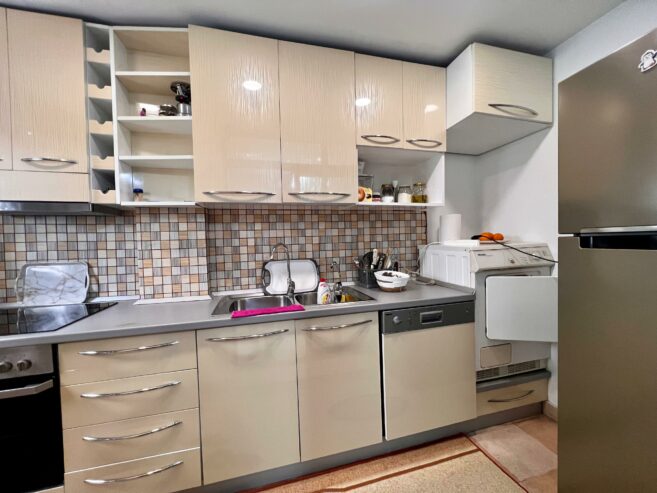 Shitet, Apartament 2+1+aneks, ”Ish Blloku” Tiranë.