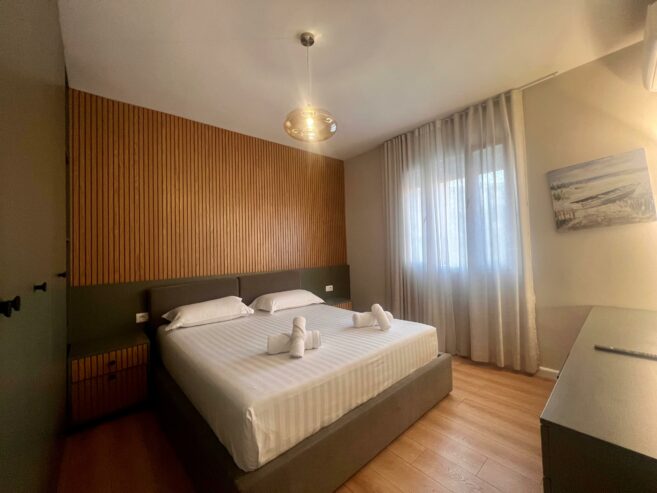 Jepet me qira, Apartament 2+1+ballkon, pranë ” Pazarit të Ri ”-Tiranë.