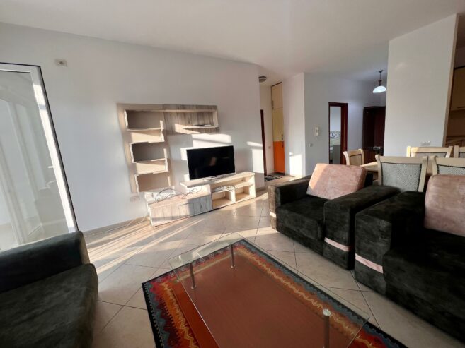 Shitet Apartament 2+1+Ballkon të madh ”Kopshti Zoologjik”, Tiranë.