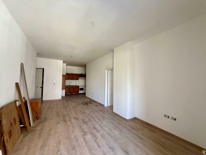 Shitet, Apartament 2+1+ballkon, ”Ish Fusha e Aviacionit ” Tiranë.