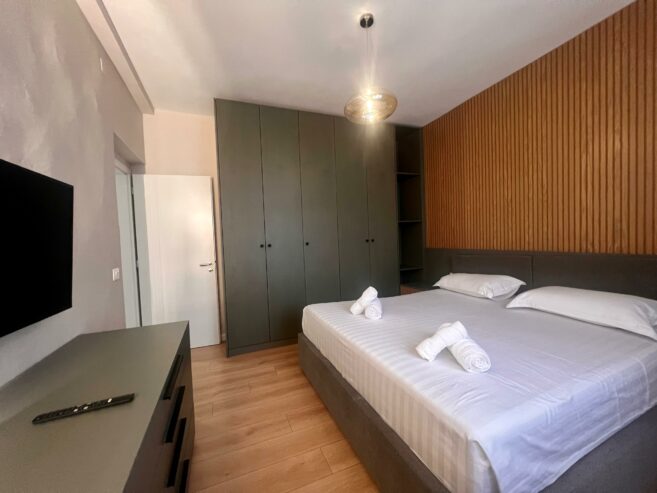 Jepet me qira, Apartament 2+1+ballkon, pranë ” Pazarit të Ri ”-Tiranë.
