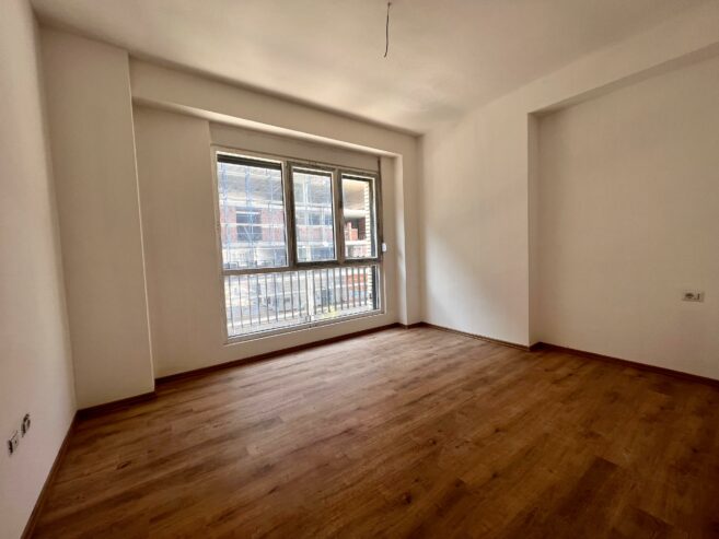 Shitet, Apartament 2+1+ballkon, ”Ish Fusha e Aviacionit ” Tiranë.