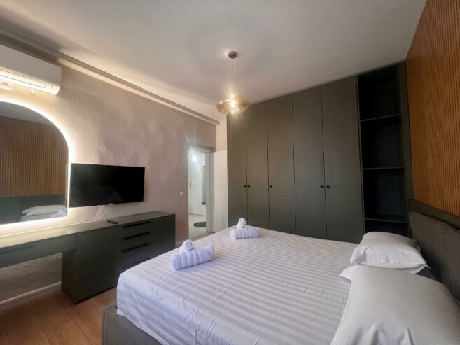 Jepet me qira, Apartament 2+1+ballkon, pranë ” Pazarit të Ri ”-Tiranë.