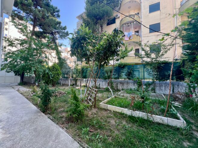Shitet Shtëpi 2-katëshe, “Shkembi i Kavajës”, Durrës.