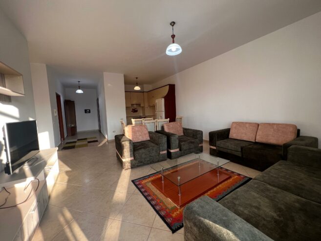 Shitet Apartament 2+1+Ballkon të madh ”Kopshti Zoologjik”, Tiranë.