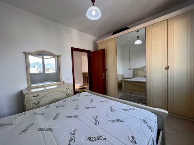 Shitet Apartament 2+1+Ballkon të madh ”Kopshti Zoologjik”, Tiranë.