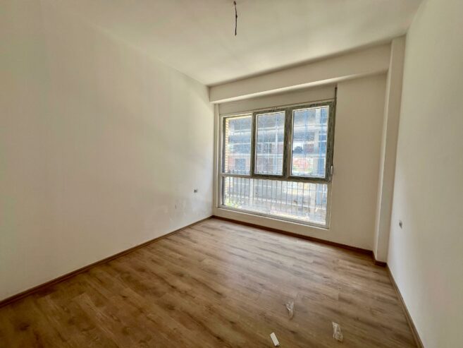 Shitet, Apartament 2+1+ballkon, ”Ish Fusha e Aviacionit ” Tiranë.