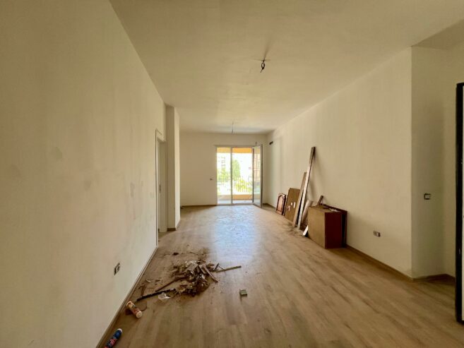 Shitet, Apartament 2+1+ballkon, ”Ish Fusha e Aviacionit ” Tiranë.