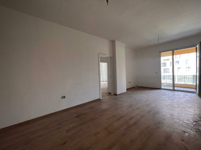 Shitet, Apartament 2+1+ballkon, ”Ish Fusha e Aviacionit ” Tiranë.