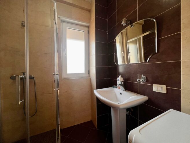 Shitet Apartament 2+1+Ballkon të madh ”Kopshti Zoologjik”, Tiranë.
