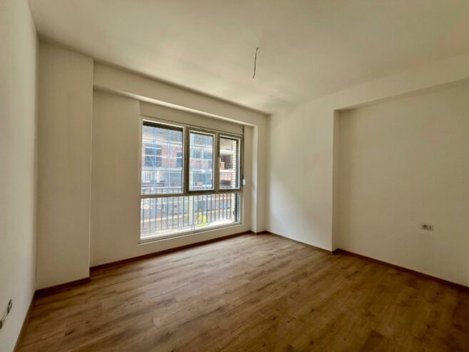 Shitet, Apartament 2+1+ballkon, ”Ish Fusha e Aviacionit ” Tiranë.
