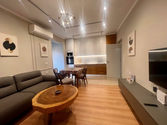 Jepet me qira, Apartament 2+1+ballkon, pranë ” Pazarit të Ri ”-Tiranë.