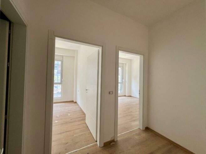 Shitet, Apartament 2+1+ballkon, ”Ish Fusha e Aviacionit ” Tiranë.