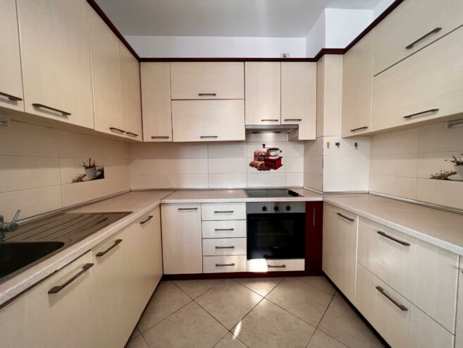Shitet Apartament 2+1+Ballkon të madh ”Kopshti Zoologjik”, Tiranë.