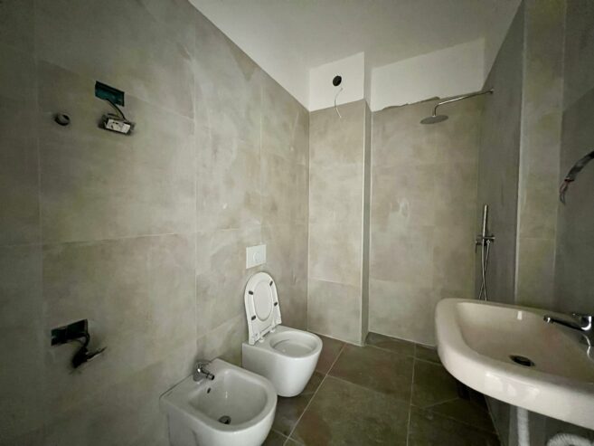 Shitet, Apartament 2+1+ballkon, ”Ish Fusha e Aviacionit ” Tiranë.