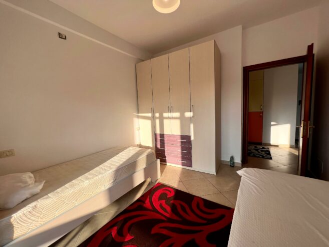Shitet Apartament 2+1+Ballkon të madh ”Kopshti Zoologjik”, Tiranë.