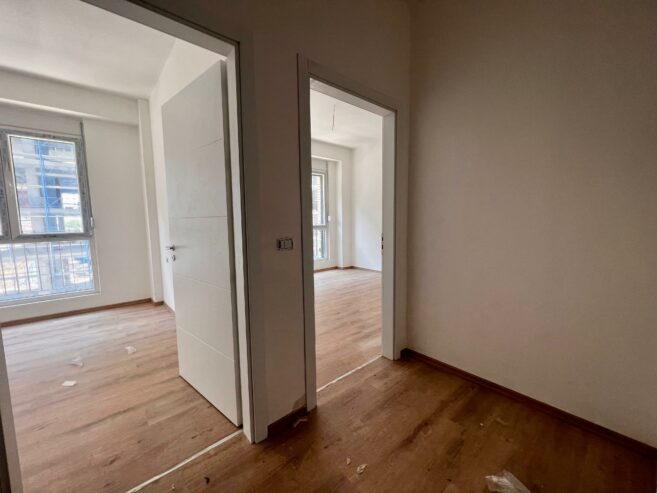 Shitet, Apartament 2+1+ballkon, ”Ish Fusha e Aviacionit ” Tiranë.