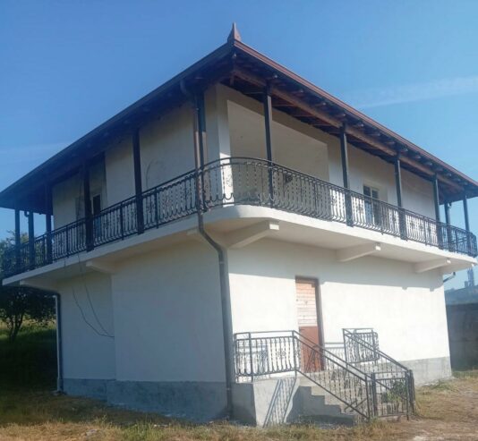 Shitet, Shtëpi Private+4000 m2 Tokë “Borizan” Krujë.