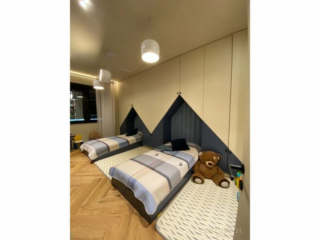 Apartament Luksoz 3+1+3 me Qira në zonën e Ish-Bllokut