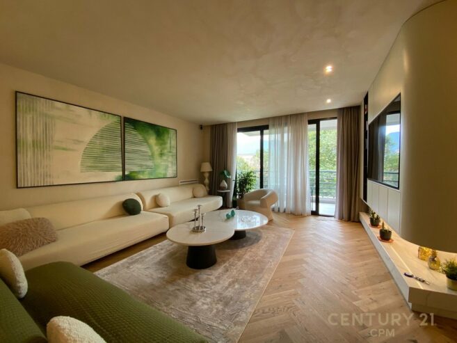 Apartament Luksoz 3+1+3 me Qira në zonën e Ish-Bllokut