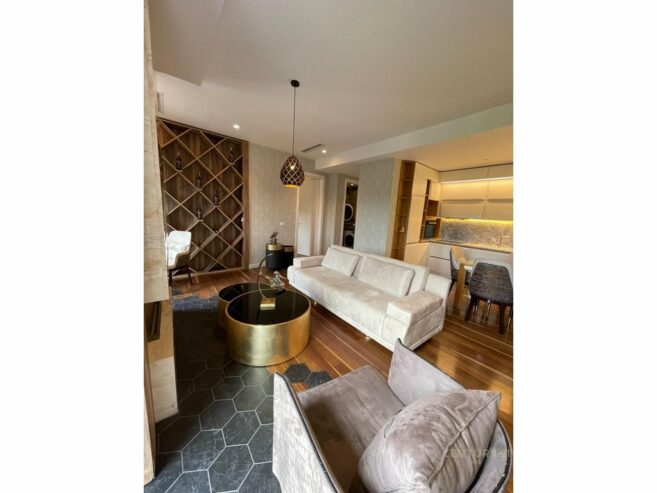Apartament luksoz 1+1 + Post Parkimi te Park Gate!