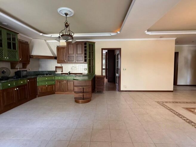 SHITET APARTAMENT 2+1+2 TEK KAFE ROMA, ISH-BLLOK !