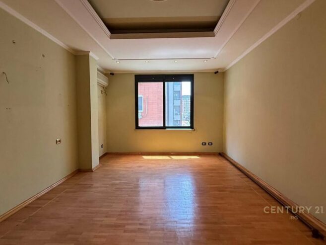 SHITET APARTAMENT 2+1+2 TEK KAFE ROMA, ISH-BLLOK !